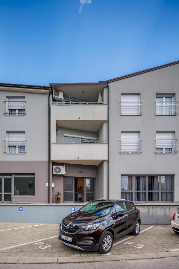 Terra 5 Deluxe Apartment On The Ground Floor With Private Parking Rijeka Exterior photo