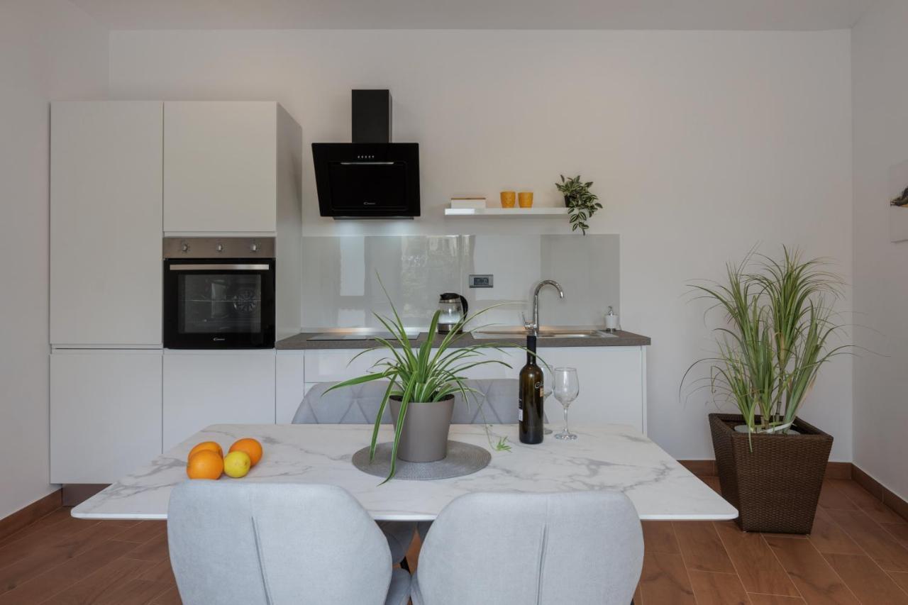 Terra 5 Deluxe Apartment On The Ground Floor With Private Parking Rijeka Exterior photo